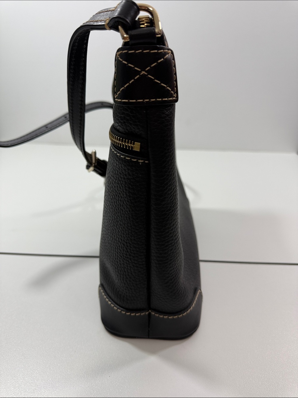 Dooney and Bourke black leather purse Crossbody bag with textured leather EUC - Picture 3 of 7